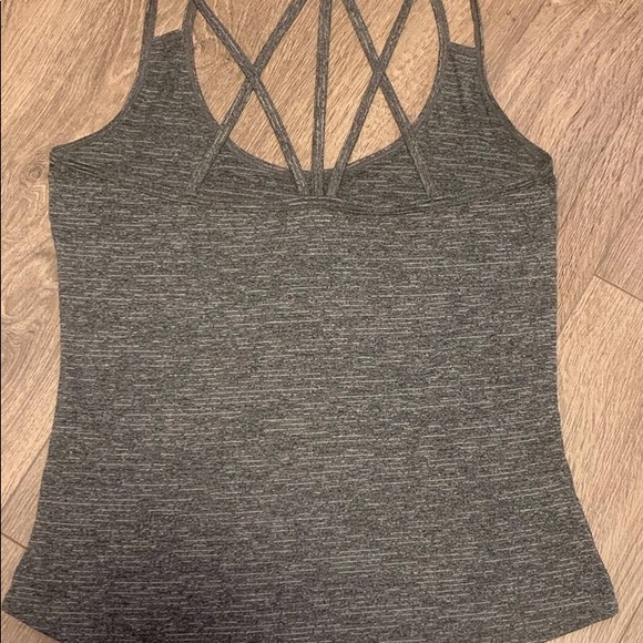 Detailed Strap Athletic Tank Top - Picture 2 of 4